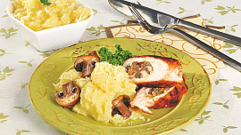 Kuřecí prsíčko s žampionovou nádivkou a bramborovou kaší