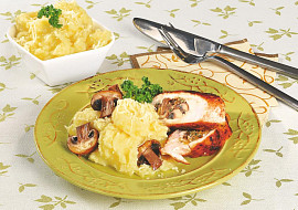 Kuřecí prsíčko s žampionovou nádivkou a bramborovou kaší