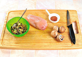 Kuřecí prsíčko s žampionovou nádivkou a bramborovou kaší