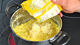 Kuřecí prsíčko s žampionovou nádivkou a bramborovou kaší