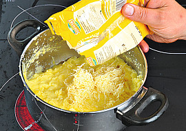 Kuřecí prsíčko s žampionovou nádivkou a bramborovou kaší