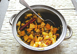 Kynuté buchty plněné jablky