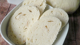 Kynutý houskový knedlík v páře