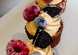 Muffinky zdobené krémem