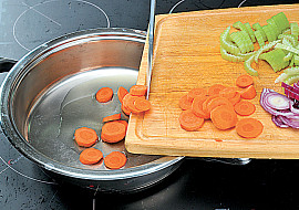 Nudle s lososem a koprem