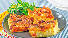 Plzeňská bramborová buchta s párky