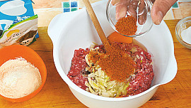 Sekaný biftek s dijonskou omáčkou