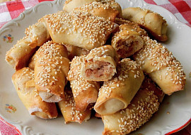 Sýrové křupavé rohlíčky se šunkou