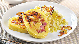 Bramborová roláda s uzeným masem