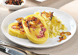 Bramborová roláda s uzeným masem