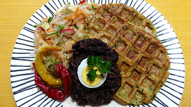 Bramborové vafle s prejtem a zelným salátem