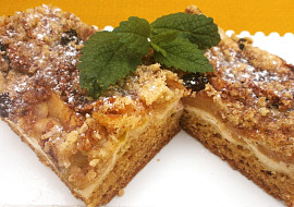 Koláč s tvarohem, jablky a drobenkou