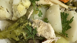 Kuře vařené v zelenině