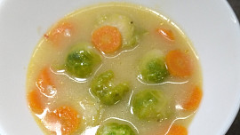 Kvasnicová polévka s kapustičkami