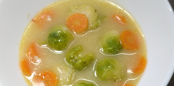 Kvasnicová polévka s kapustičkami