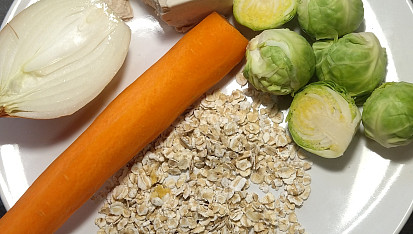 Kvasnicová polévka s kapustičkami