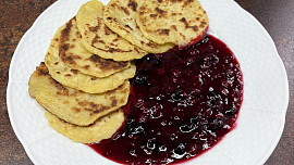 Lokše s ovocným přelivem