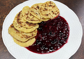 Lokše s ovocným přelivem