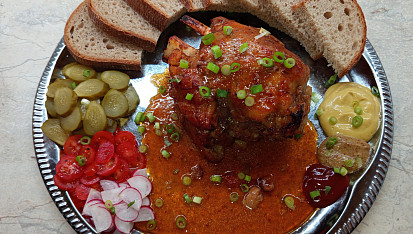 Marinované a pak pečené vepřové koleno