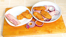 Obrácené řízky se slaninou