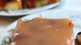 Ovocné řezy s pudinkem a jahodami