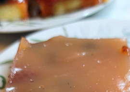 Ovocné řezy s pudinkem a jahodami