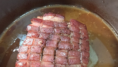 Pečený bůček a pokrmy z něho, Piekla som v remoske, jedli sme ho na studeno s čerstvým chlebom.