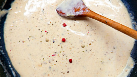 Pepřovo-hořčicová omáčka nejen k masu