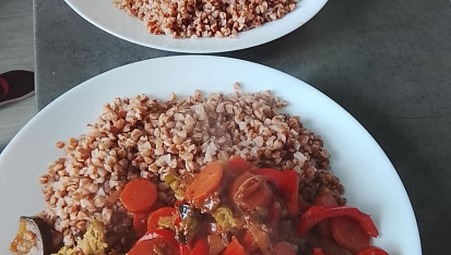 Pohanka se směsí restované zeleniny