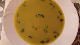 Pórkovo-hráškový krém s krutonky