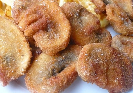 Smažené žampiony (Větší žampiony překrájené na silnější plátky.)