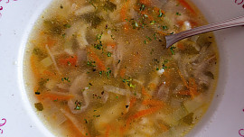 Vývar z králíka se zeleninou a strouháním