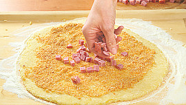 Bramborová roláda s uzeným masem