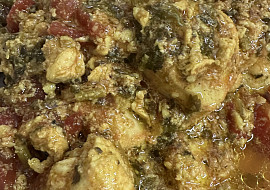 Kuře vařené ve woku s rajčatovou omáčkou a řeckým senem (Kuřátko ❤️)