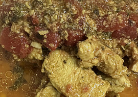 Kuře vařené ve woku s rajčatovou omáčkou a řeckým senem (Kuřátko ❤️)