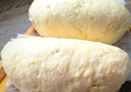 Kynuté houskové knedlíky v páře