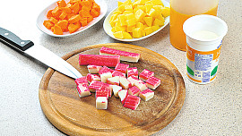 Polévka s krabími tyčinkami