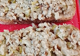 "Škvarková" pomazánka z pohanky