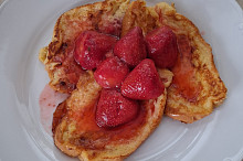 Dezert z veky s jahodami