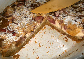 Drobenkový koláč s tvarohem a ovocem