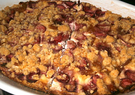 Drobenkový koláč s tvarohem a ovocem