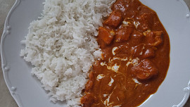 Indická rajčatová omáčka s kuřecím masem