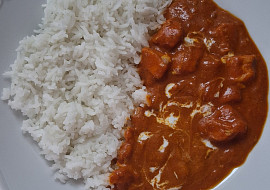 Indická rajčatová omáčka s kuřecím masem
