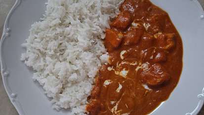 Indická rajčatová omáčka s kuřecím masem