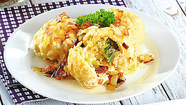 Plněné bramborové knedlíky s kapustou