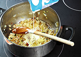 Plněné bramborové knedlíky s kapustou