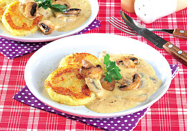 Škubánkové placky se žampionovou omáčkou