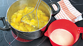 Škubánkové placky se žampionovou omáčkou