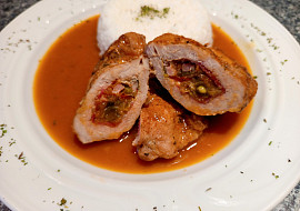 Vepřová kapsa plněná zeleninou se slaninou