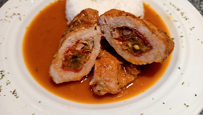 Vepřová kapsa plněná zeleninou se slaninou